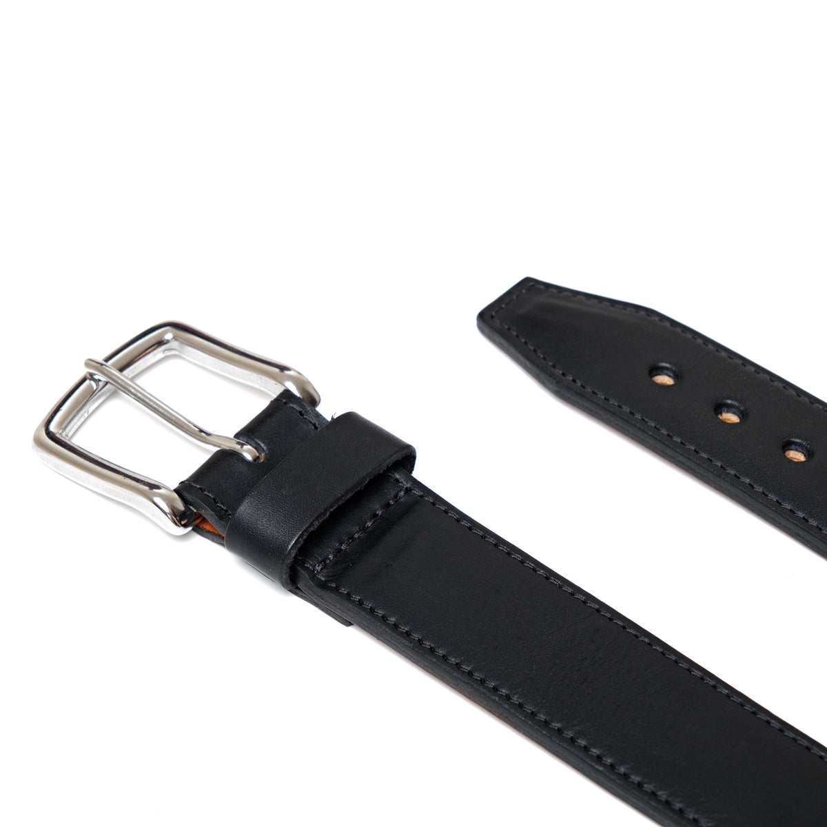 Italian Casual Belt in Raven Black, close-up of the silver buckle, keeper and tapered tip