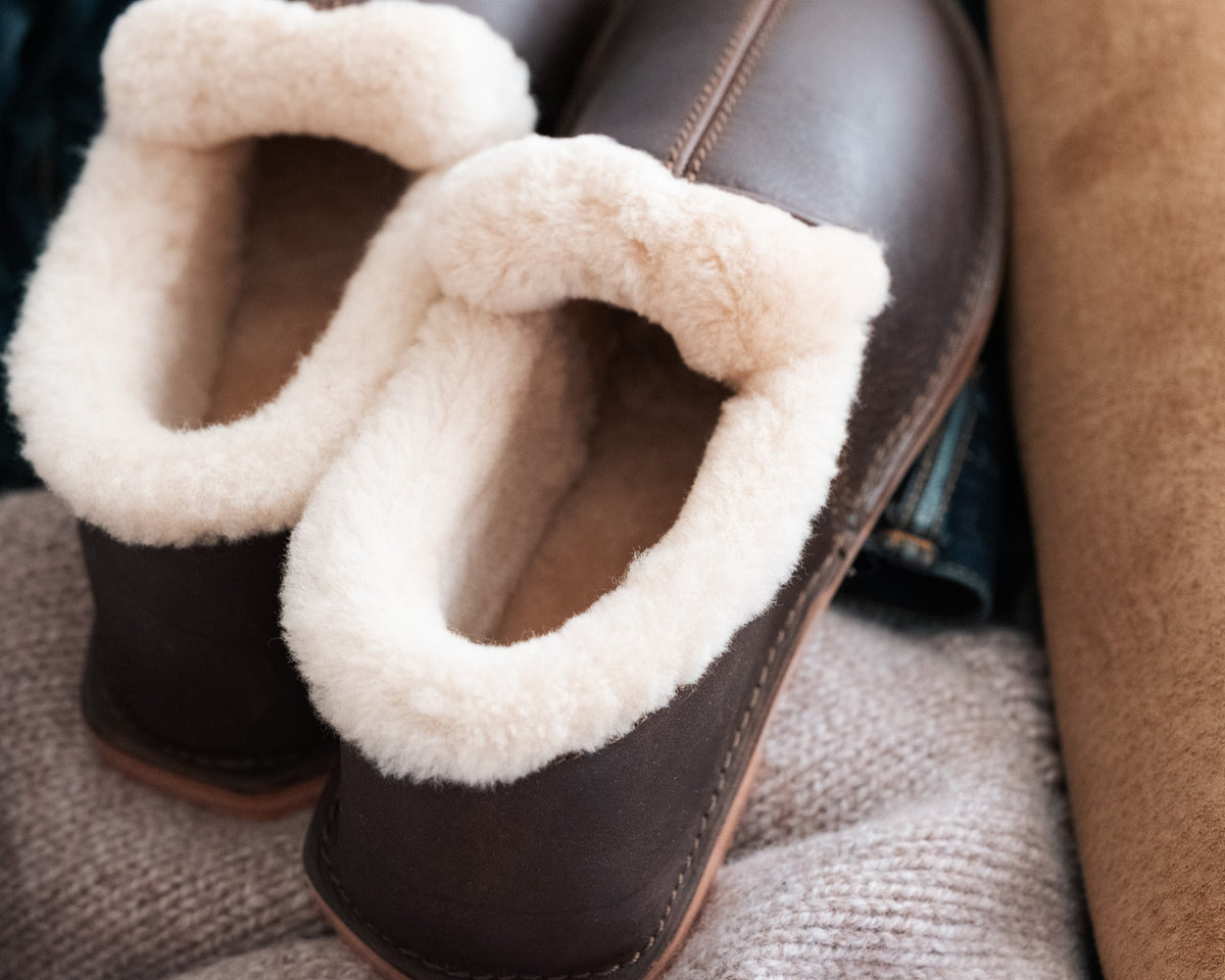 Sheepskin Moccasins in Dark Coffee Brown, close-up of the thick fleece lining at the heel