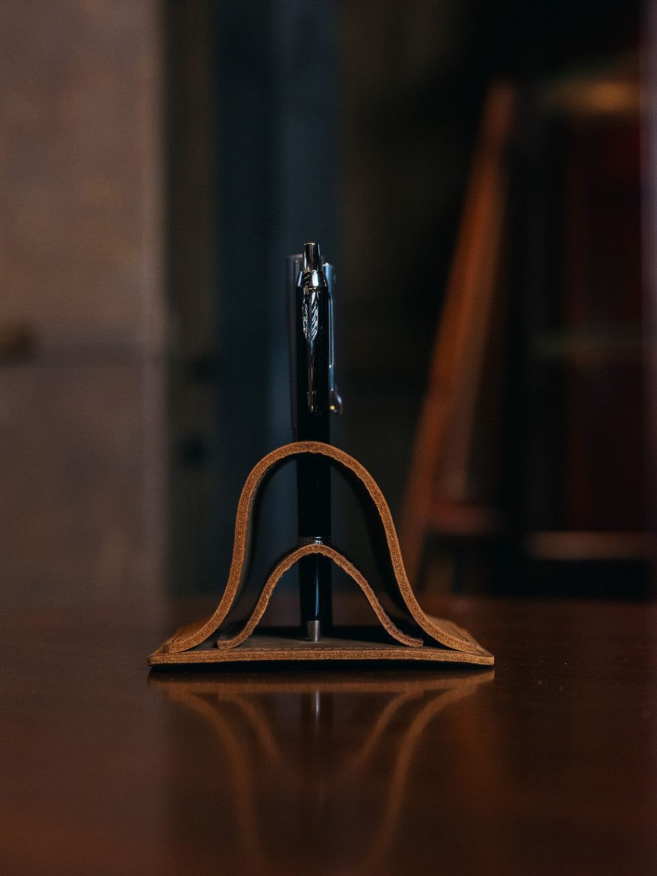 Bell Curved Pen Holder